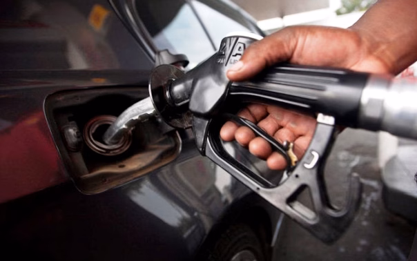 Consommation : Une taxe supplémentaire sur les carburants fait grimper le coût du plein d’essence